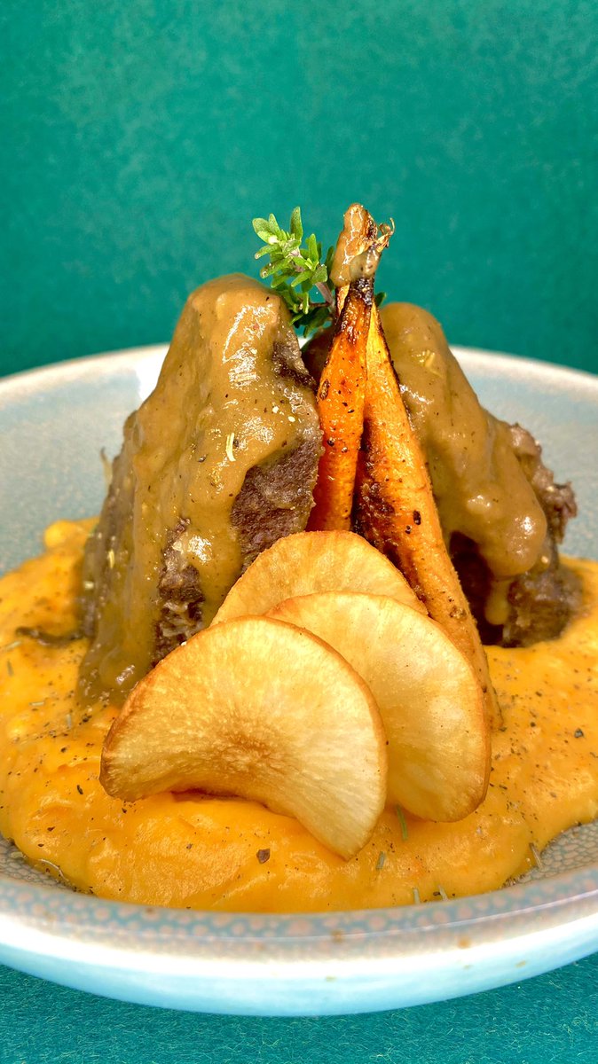 pirochef's tweet photo. 💥Carrillera de ternera al vino tinto sobre puré de zanahoria y yuca💥

♦️Carne tierna y jugosa como pocas
♦️ Yuca: un tubérculo versátil de procedencia tropical 

#pirochef #pioreceta #carrillera #carne #receta #realfood https://t.co/4Q3OkMhuAg
