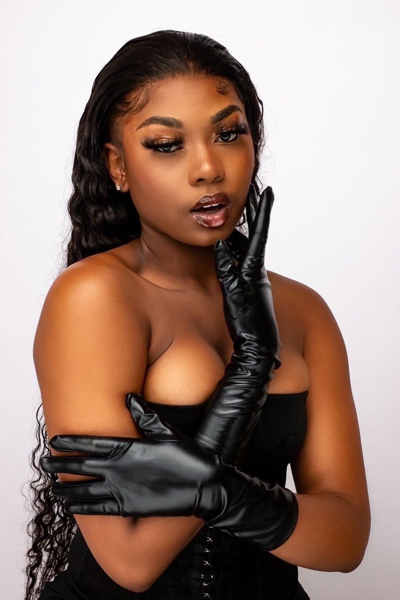 ShotssByKel4L's tweet photo. Photographer:Shot by me 📸
IG:Shotssbykel📸
Model: @danlettee
#dmvphotographers #dmvmodels #canonphotography #beauty #explorepage #TrendingNow #nailsofinstagram #vouge https://t.co/bhsqiV6ze3