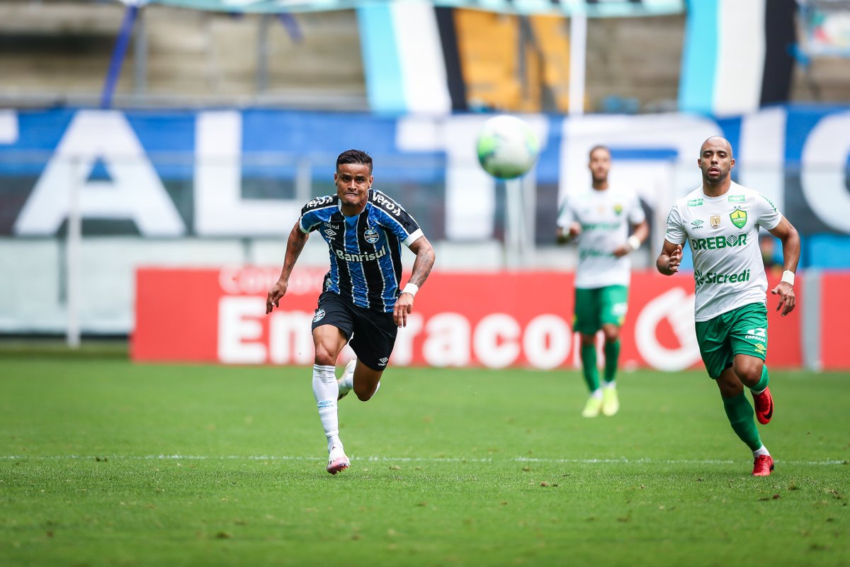 GremioEmNumeros's tweet photo. #Desempenho Everton Cardoso x Cuiabá: #CdB2020

- 84% de passes certos (26/31)
- 1 Finalização no gol
- 1 Finalização p/fora
- 1 Drible
- 1 Passe decisivo
- 1 Cruzamento certo (1/3)
- 4 Duelos no chão ganhos (4/8)
- 8 Perdas de posse
- 2 faltas cometidas e 2 sofridas https://t.co/OMdfNd7V39