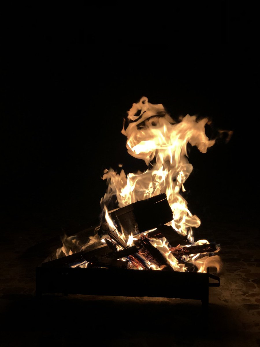 على الرحب و الحُب لـ الليالي الباردة 🖤.