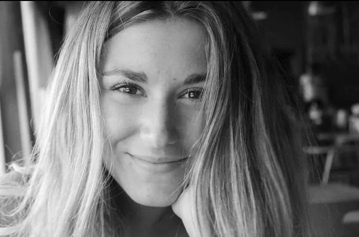 EmmaDalbe's tweet photo. Ella era Pilar Riesco. El 15 de marzo fue tirada por su pareja desde un 4to piso en Pque Patricios. La autopista determino que tenía marcas de defensa. El #femicida, Patricio Reynoso, que tiene antecedentes de violencia, estuvo solo 45 días preso. La flia de Pilar pide #Justicia https://t.co/mBJKAEQKV6