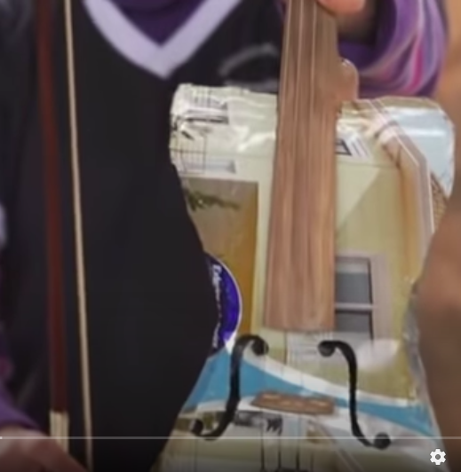 monicavazquezED's tweet photo. Today we read El violín de Ada and saw a video of the kids from Cateura,Paraguay(slum built on a landfill) making beautiful music from recycled materials. I loved the faces my students made when they heard the cello play! @RoyDeShaneIC @CCSD93 #LandfillHarmonic #RecycledOrchestra https://t.co/N1PxXpEFiU