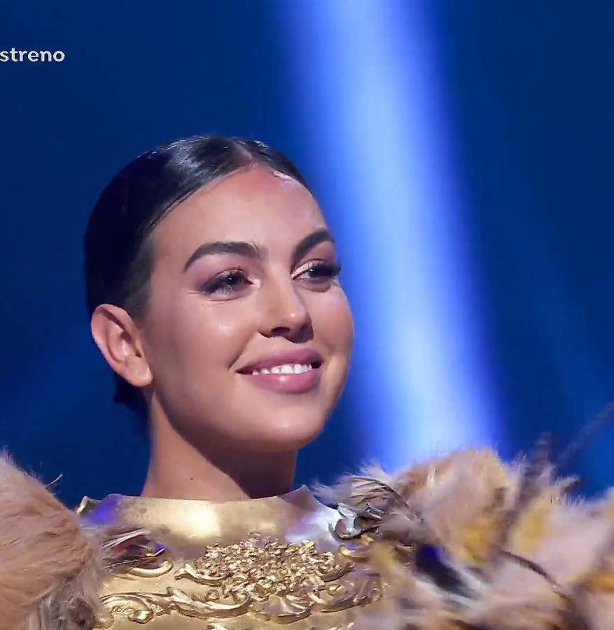 FernandoSimoff's tweet photo. Cuando los famosos se quitan la máscara // yo cuando me quito la mascarilla al llegar a casa 

#MaskSinger3 https://t.co/nVi2PTin9r