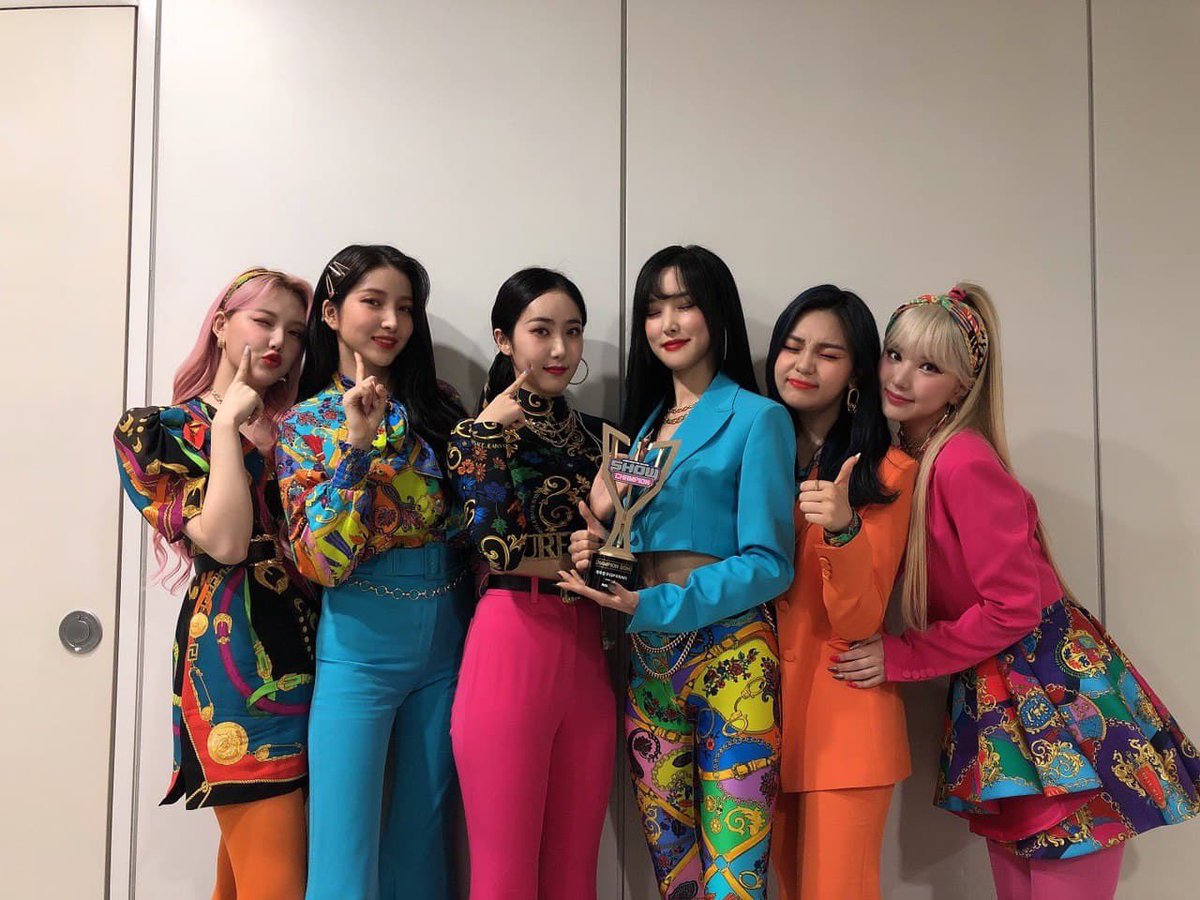 GFSquad__com's tweet photo. [SD] @GFRDofficial 'Show Champion' 1st Place  with MAGO...71st Career Wins

"Thanks Buddy I love you"

https://t.co/bfZjnPPitY

#여자친구 #GFRIEND71stWin  #回_Walpurgis_Night #MAGO2ndWin https://t.co/t3IZqLuppW