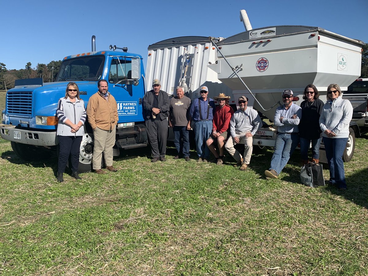 End in sight on #harvest20 & it has exceeded expectations in every way. 

Thanks to the folks from ⁦@ALFarmCredit⁩ for bringing lunch for the henchmen!

Today was also test plot day. Thanks  to ⁦@greenpointag⁩ The best folks, helping us make better decisions