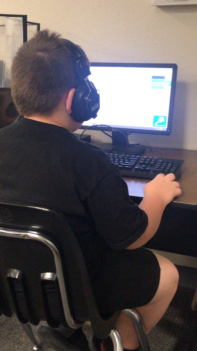 library_curtis's tweet photo. Thankful for technology that broadens students minds π #roolibraries https://t.co/VckhEkOmtr