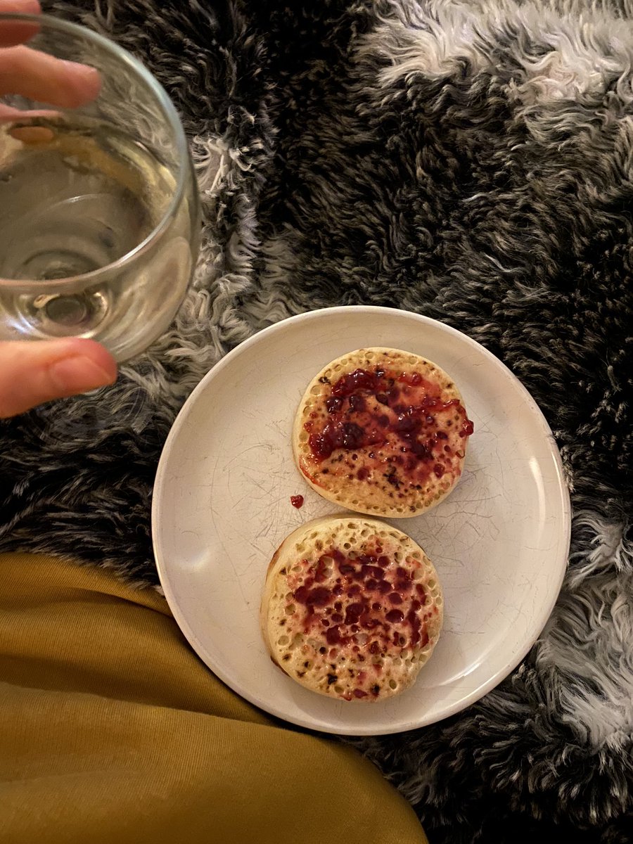 _rebeccajeffery's tweet photo. Crumpets and wine. The classic dinner of the late night worker before trying to turn off their brain and sleep 🥴 #Copywriter #latenightwork #eveningwork https://t.co/gqHSboKry1