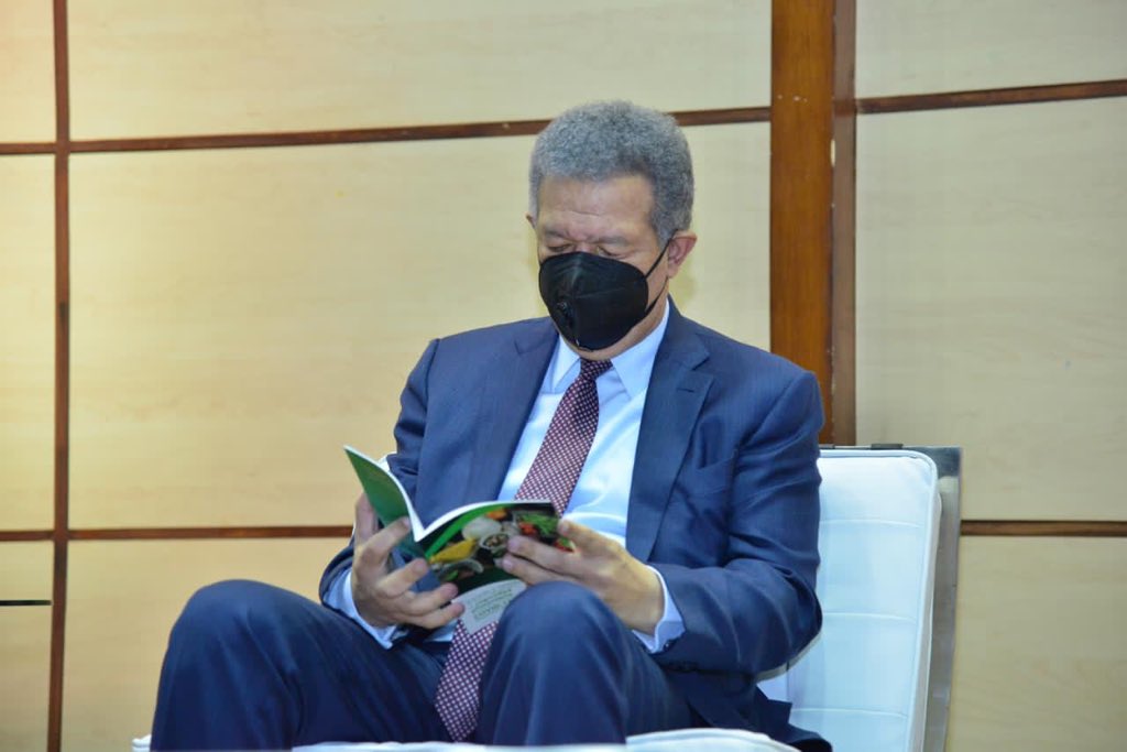 LeonelFernandez's tweet photo. Extiendo mis felicitaciones a los miembros de las Secretarías de Asuntos Agropecuarios y Desarrollo Rural de la Fuerza del Pueblo, por el magnífico documento que han presentado al país el día de hoy. https://t.co/HaMEgA53OY