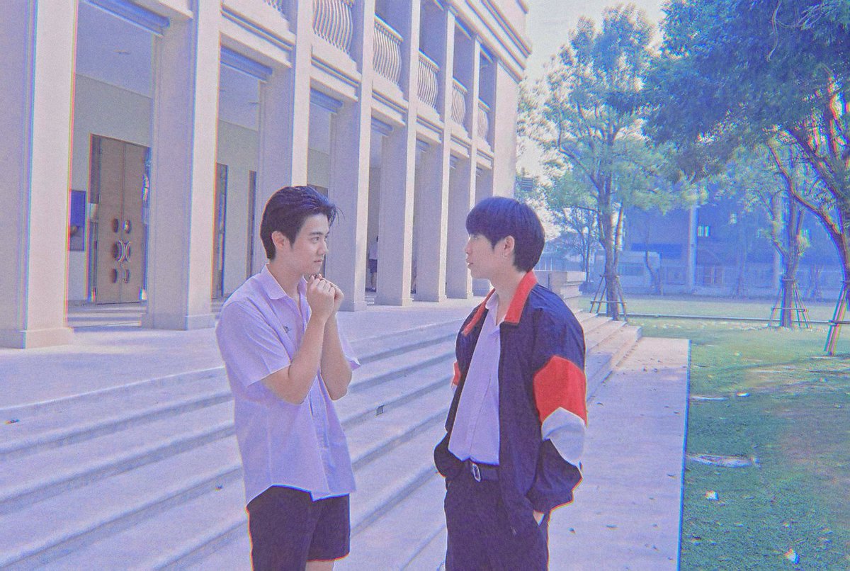 __holacrayola's tweet photo. Pues nada solo les quiero decir que estás parejas tienen algo en común, así es, una chamarra que no se quitan ni para bañarse y waykim y popdew un final trajico, bueno yo solo digo, espero y con Teh Oh-Aew solo sea la chamarra. Anyway esta espera me tiene mal https://t.co/uUu4Jjq2pH