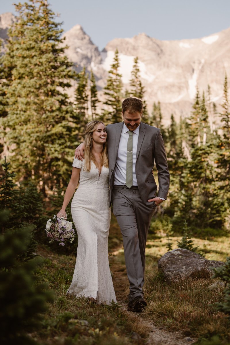 RangefinderMag's tweet photo. How do you find couples that are willing to invest in bigger elopement packages? How do you successfully communicate the value of a true-to-you elopement experience? Elopement photographer Maddie Mae of #AdventureInstead explains: https://t.co/pLLOqzR5iO https://t.co/jKU02RCiVo