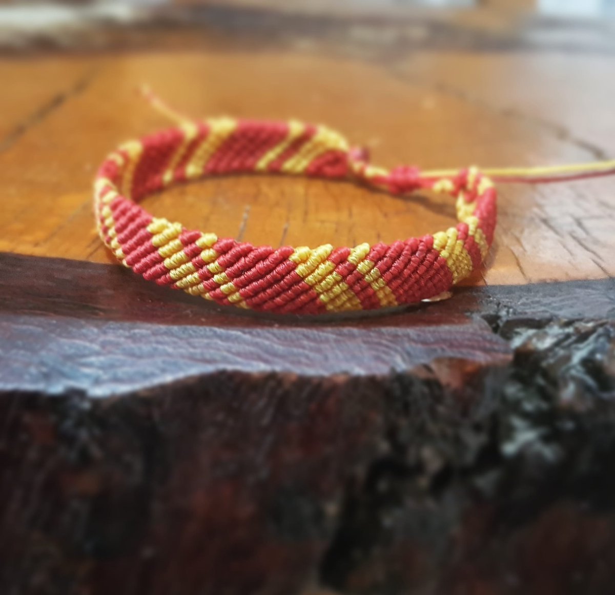 Taraftar bileklik 
Kargo ücreti yok bilgi için DM 
Sipariş için profilimizdeki linkten ulaşabilirsiniz 
#bileklik #makrome #mumip #boncuk #perşembe  #elyapımı #elemeği #ankara #istanbul #izmir #takı #aksesuar #kolye #örmebileklik #moda #Twitter #Tbt #indirim #çekiliş #shopier