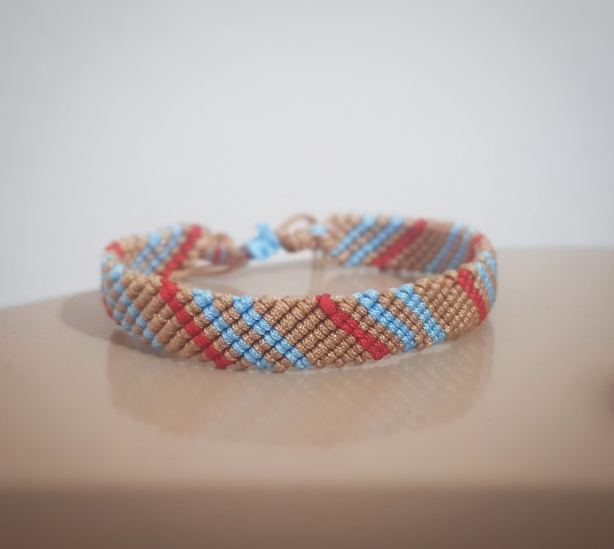 3 renk bileklik
Kargo ücreti yok bilgi için DM
Sipariş için profilimizdeki linkten ulaşabilirsiniz 
#bileklik #makrome #mumip #boncuk #perşembe #mahmut #elyapımı #elemeği #ankara #istanbul #izmir #takı #aksesuar #kolye #örmebileklik #moda #Twitter #Tbt #indirim #çekiliş #shopier