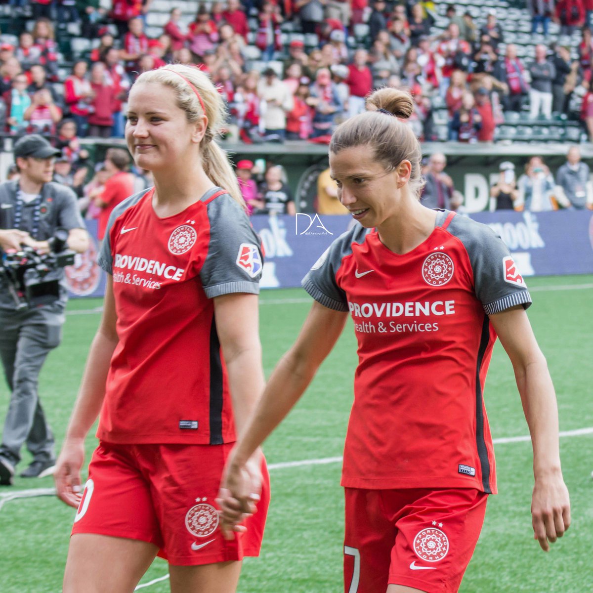 DanteysArt's tweet photo. When @TobinHeath returns to the @NWSL she will be playing AGAINST @LindseyHoran for the first time. Cool.... cool.... #BAONPDX https://t.co/ZrxYCj6PTg