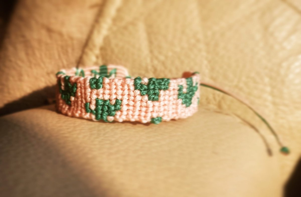 Kaktüs desenli bileklik
Kargo ücreti yok bilgi için DM
Sipariş için profilimizdeki linkten ulaşabilirsiniz 
#bileklik #makrome #mumip #boncuk #perşembe  #elyapımı #elemeği #ankara #istanbul #izmir #takı #aksesuar #kolye #örmebileklik #moda #Twitter #Tbt #indirim #çekiliş #shopier