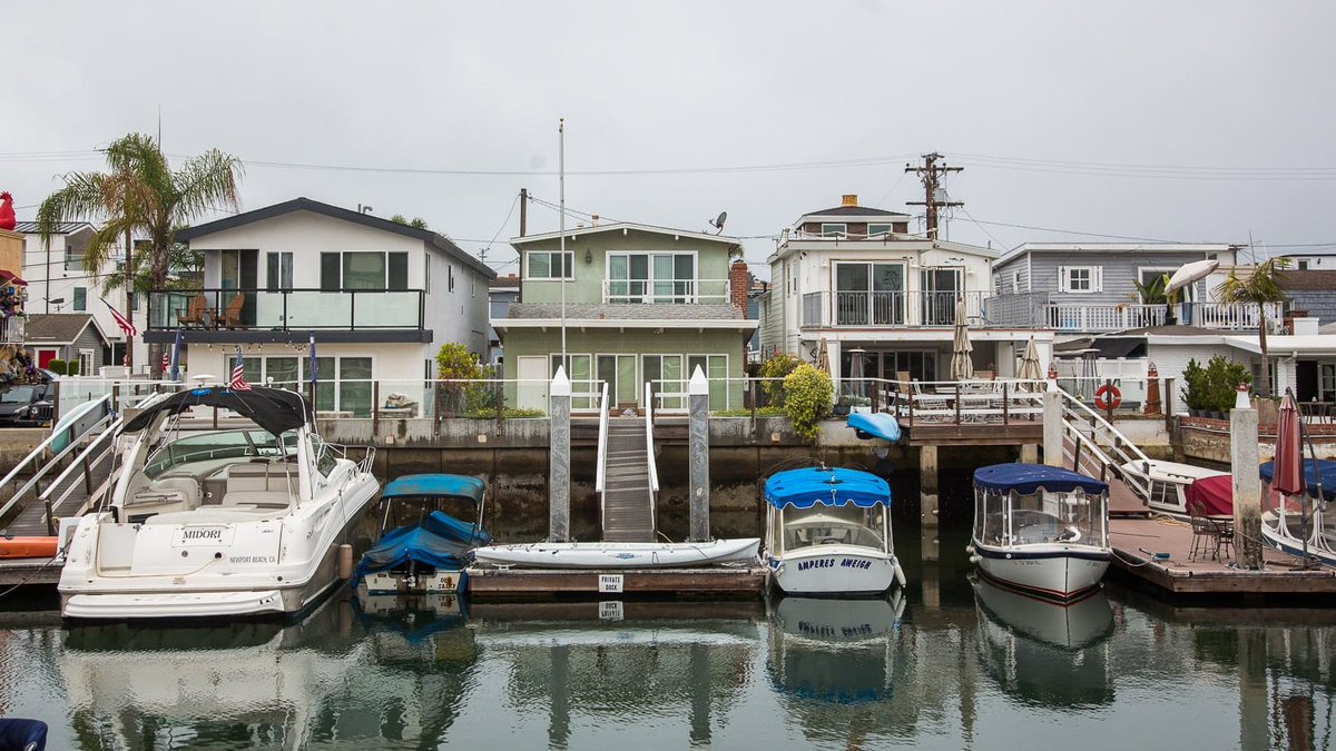 VoiceofOC's tweet photo. BREAKING: Newport Cancels Christmas Boat Parade - https://t.co/mEpaQXTVH0 https://t.co/TeQgJkpfEK