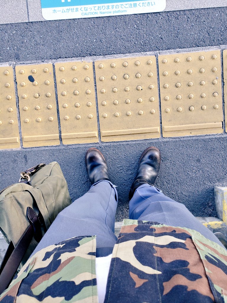 omokatasan's tweet photo. おはようございます。
履いた。
我慢できずに履いた。
待てなかった。
仕事はなんとかなる。
今日はこれで行くと決めた。笑
相手には足元は見ないで！って言う。

というわけで本日もめちゃ暑いです。
夜はまだノースリーブ、短パン、網戸で寝てます。

#bdujacket
#redwing2268pt91
#ディッキーズ https://t.co/zZzuUvoYZH