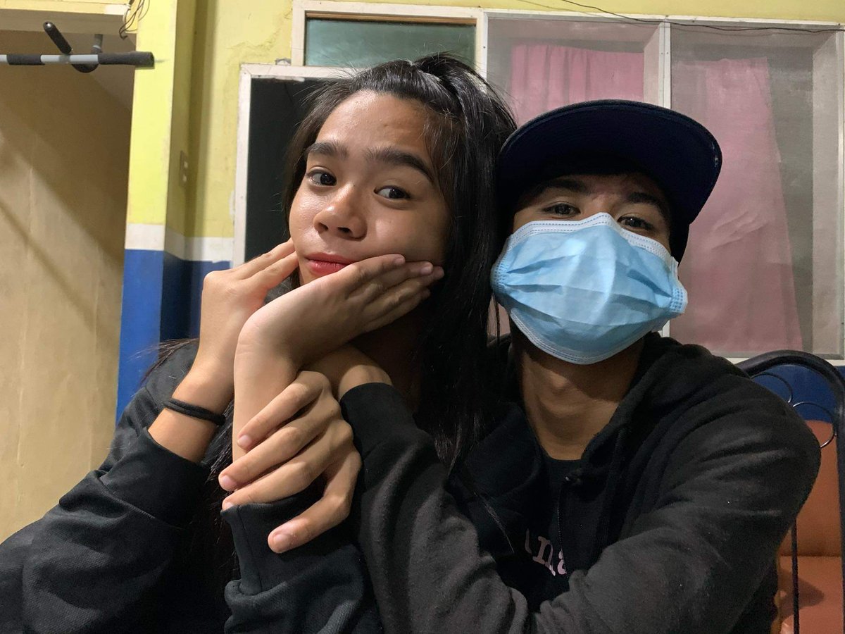 Zachary_migs's tweet photo. Happy ka @helamaeredome ? Chares happy birthday teh enjoy your day labyouu and more blessings to come #eeyy 🔪🔪🔪 https://t.co/og0MJAc6vc
