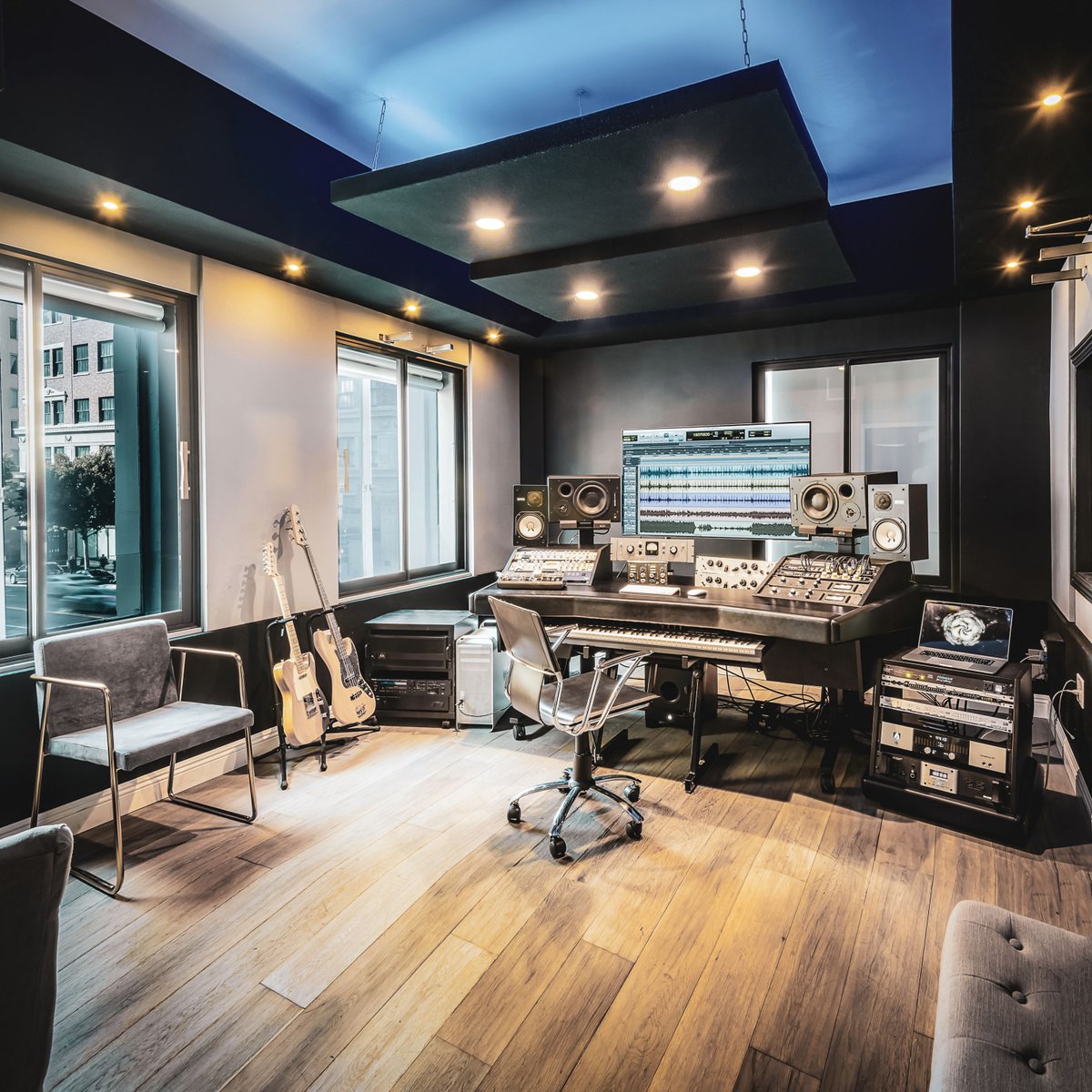 Avid's tweet photo. 🤩 Welcome to J STUDIOS in Hollywood
📷 https://t.co/XJ7HnNGTdv
▶️ https://t.co/4vSB1ePnkL
#jstudios #hollywood #recording #mixing #daw #protools #avid https://t.co/4ExREKz2No