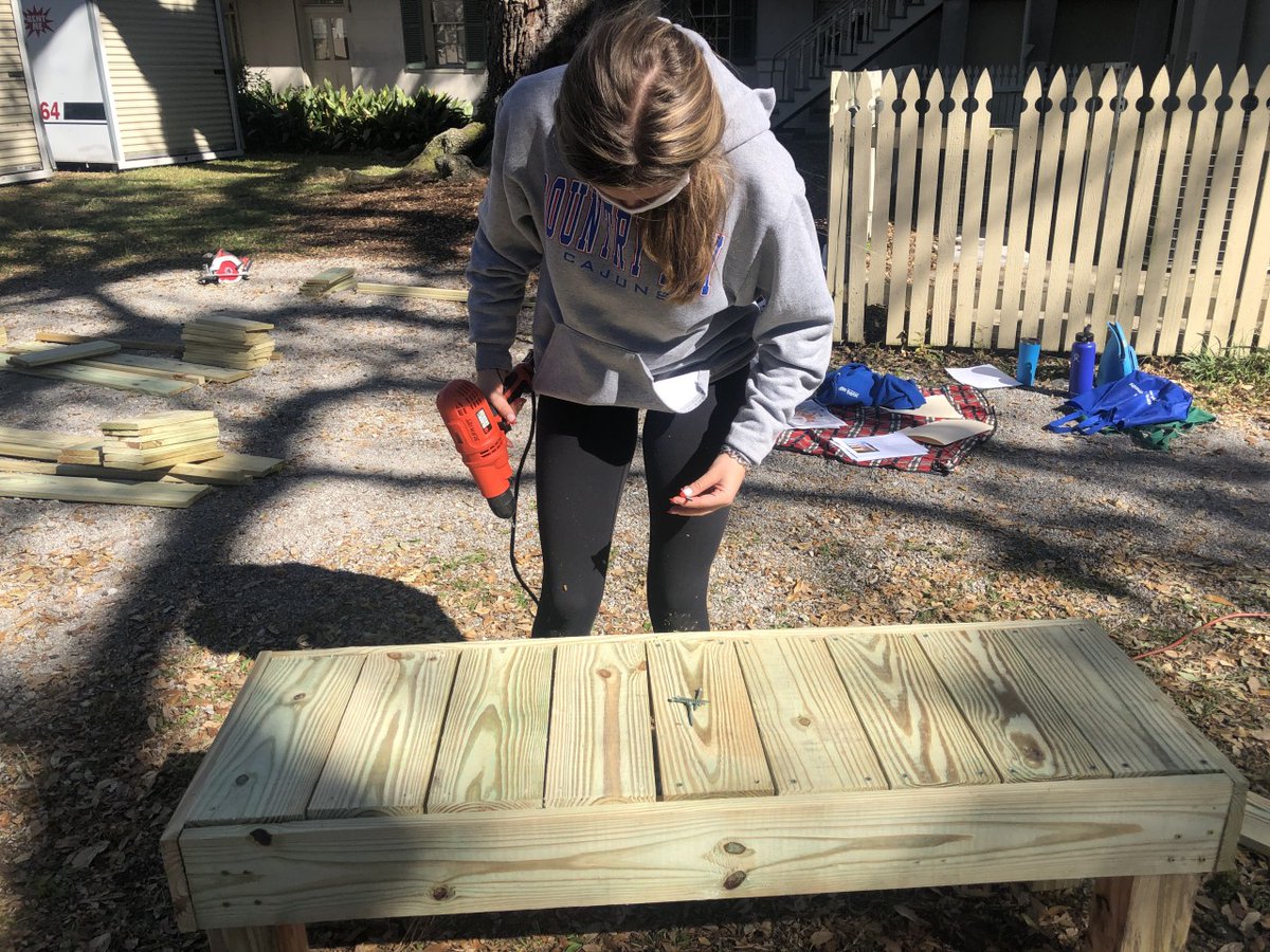 mcgeheeschool's tweet photo. It's a beautiful day for giving back to the community. As part of the government class service learning project with New Orleans Area Habitat for Humanity, juniors worked on campus with NOAHH staff to build outdoor benches that will become a permanent pa...
#service
#leadingwomen https://t.co/ZyUw5hYgdM