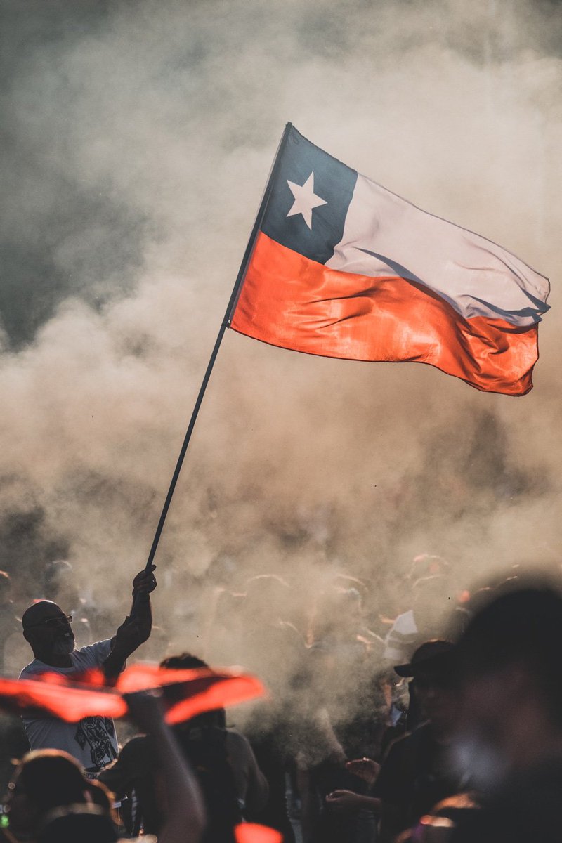 myjeonlvs's tweet photo. dar un RT no cuesta nada, recuerden que latam solo tienen a latam, a nadie más, no les cuesta NADA difundir, todos podemos ayudar así no seas de chile aportas algo compartiendo información. por favor ¡ayuden!

#ChileanLivesMatter #ChileEsLatam https://t.co/z78K4JLPC5