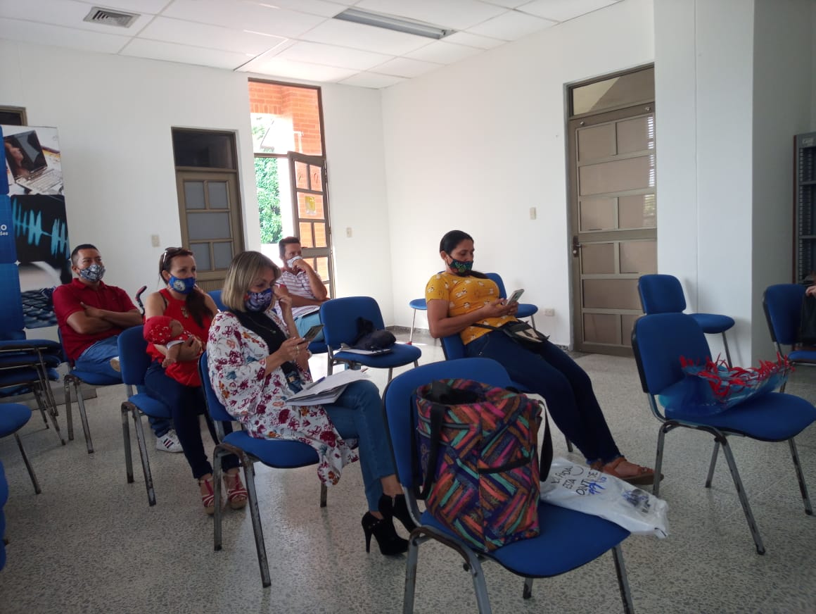 johanamoreno82's tweet photo. La Secretaría de Gobierno, con apoyo de Personería, Unidad para las Víctimas y Gobernación de Casanare, realizó capacitación a los miembros de la Mesa Municipal de Participación Efectiva de  víctimas de nuestro municipio Aguazul. https://t.co/bGHwceCRbx