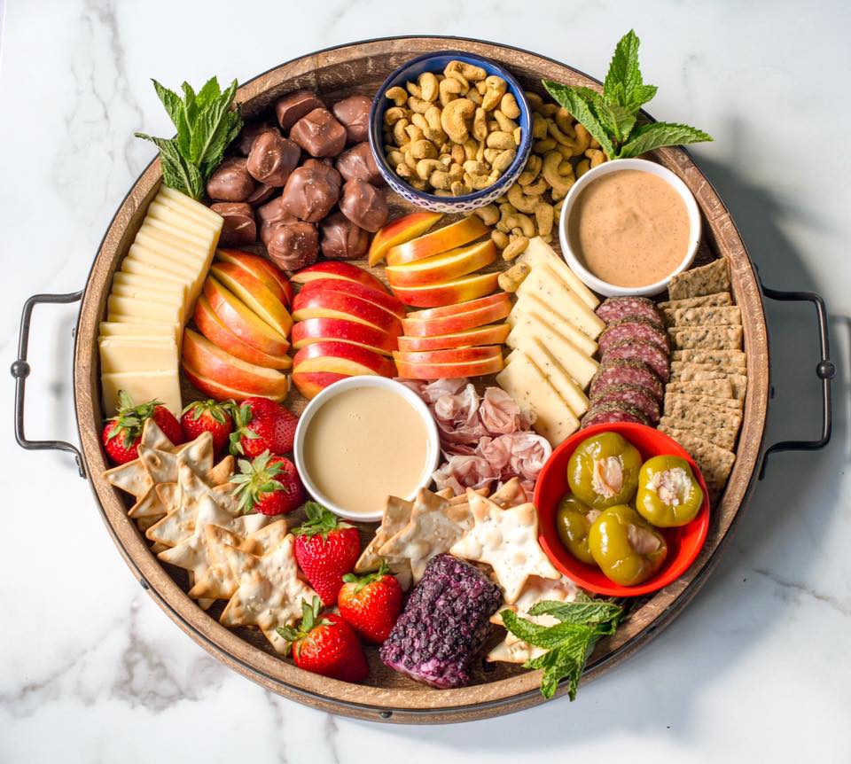 koruappleusa's tweet photo. #Reposting from our friend at @FoodieNatasha! ❤️🧀

Click the link below for a guide to the Ultimate Sweet &amp; Savory #CheeseBoard (featuring our vibrant KORU®apples!) #KORUApple #EscapeOrdinary

https://t.co/1vtQLtUjl4 https://t.co/v76CZIb9nU
