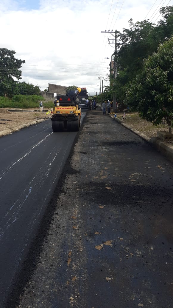 johanamoreno82's tweet photo. Mediante el desarrollo de las actividades del contrato con el DPS e interventoría del Invías, nuestra Secretaría de Infraestructura  adelantan actividades de pavimentación en el Barrio 10 de mayo y la Espiga. https://t.co/94F61bT2z1