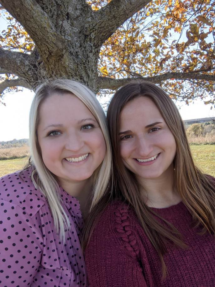 elizabethbray23's tweet photo. It has been an interesting #2020, but super grateful to see my sister for the holidays even if it turned into #hallothanksmas 🙂 https://t.co/BqY2EpLffu