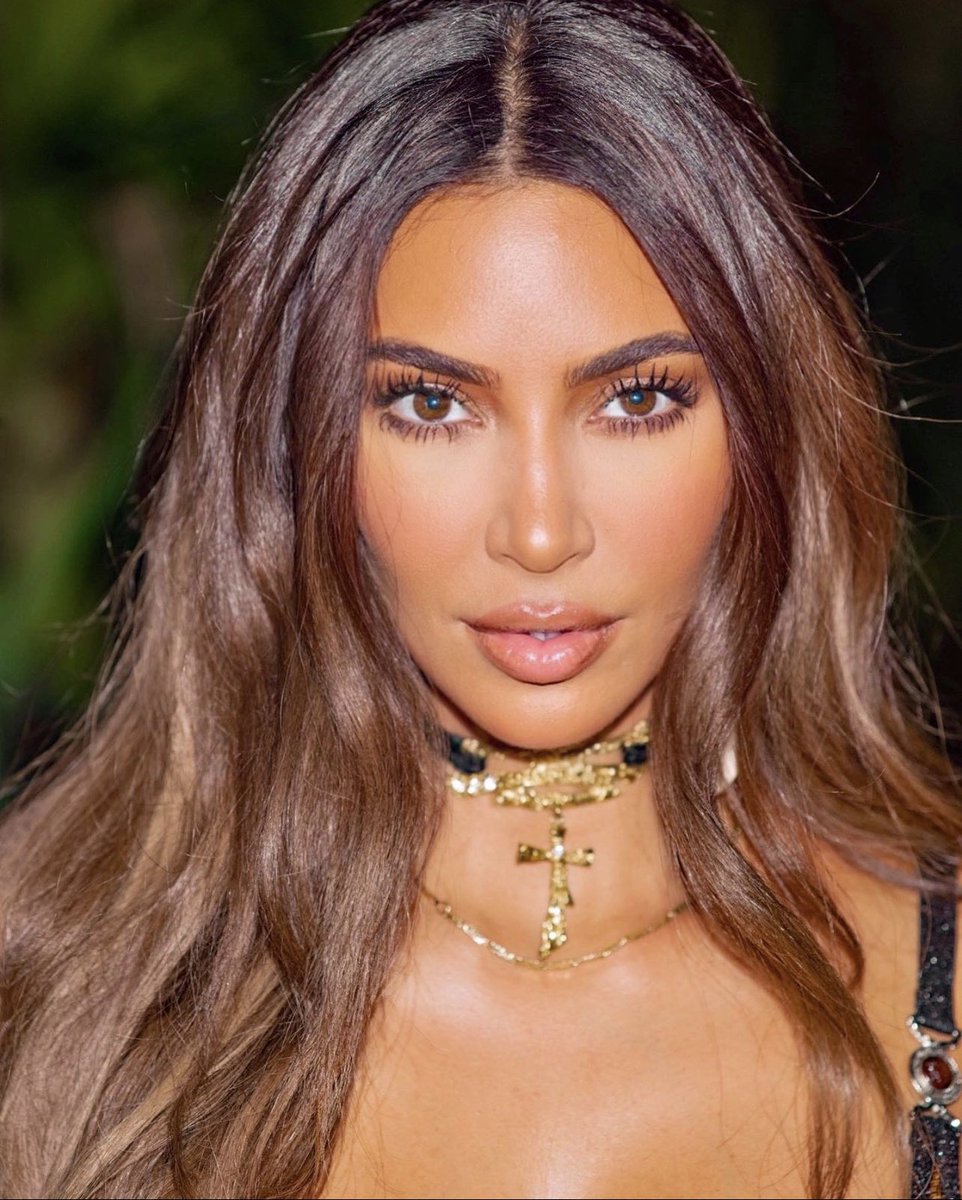 KimKardashian's tweet image. ✌🏼