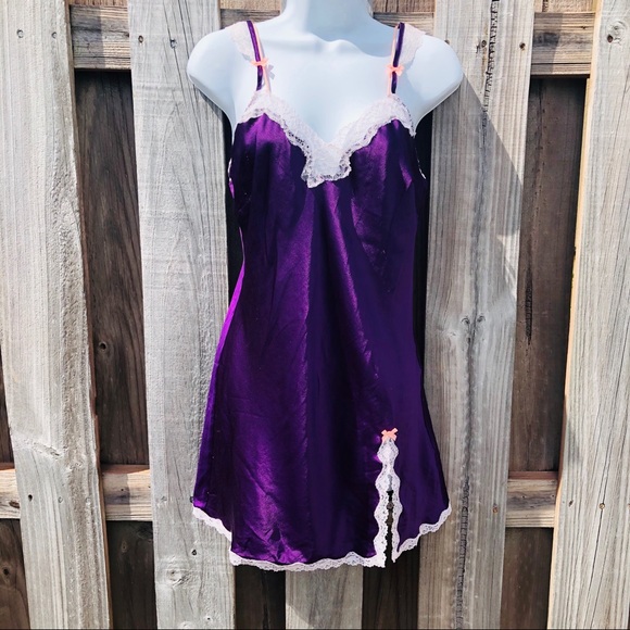MicaelaCain2's tweet photo. So good I had to share! Check out all the items I'm loving on @Poshmarkapp #poshmark #fashion #style #shopmycloset #anthropologie #victoriassecret: https://t.co/W2Ft5DyBbU https://t.co/iPXsbicdxA