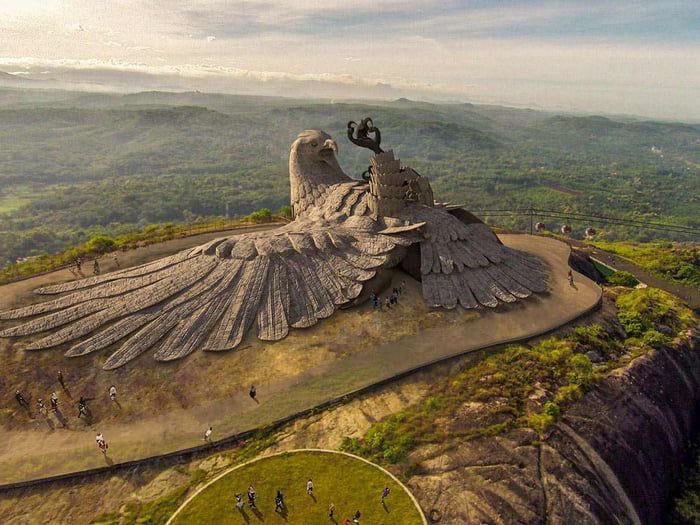 The world's largest bird sculpture in Jatayupara, India 🇮🇳