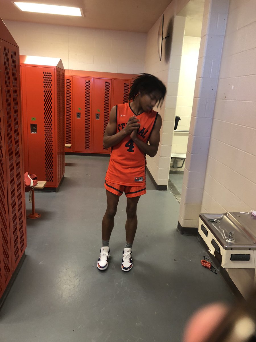 RashardTownsend's tweet photo. Future D1 prospect be looking out👀 #dontsleep #movewithapurpose https://t.co/HVVOHN9b3C