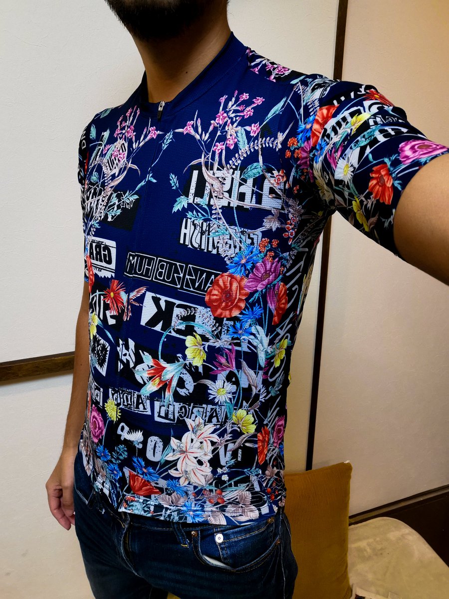 yamaguchikouhei's tweet photo. NEWジャージさんがニューヨークから届きました!!
柄on柄!笑
まだ暖かい日が続いてるからアームウォーマーとインナーセットで着れるな。
楽しい!楽しい!
#ostroy https://t.co/pKYeSZxenY
