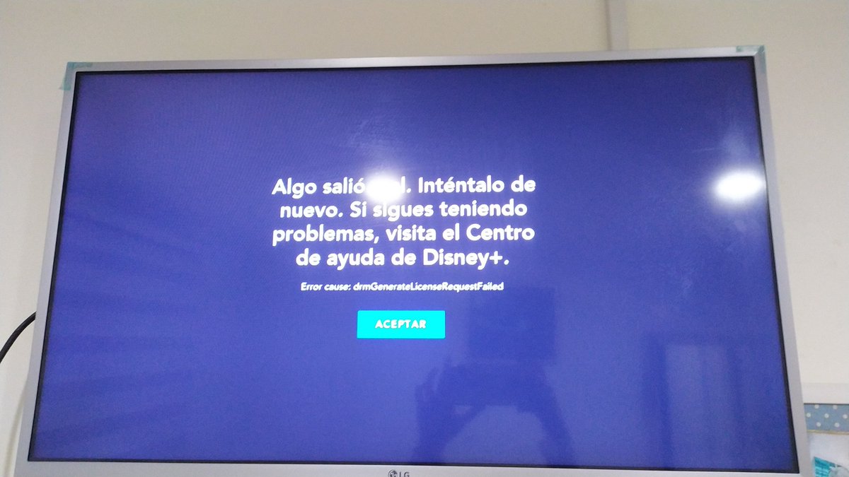 nakasanchez's tweet photo. #disneyplusLA @disneyplusla se me está presentando este inconveniente en cualquier película que quiero reproducir!! Alguien sabe a qué se debe y como lo puedo solucionar? Hasta hoy lo voy a utilizar! https://t.co/OYUIJJAaME