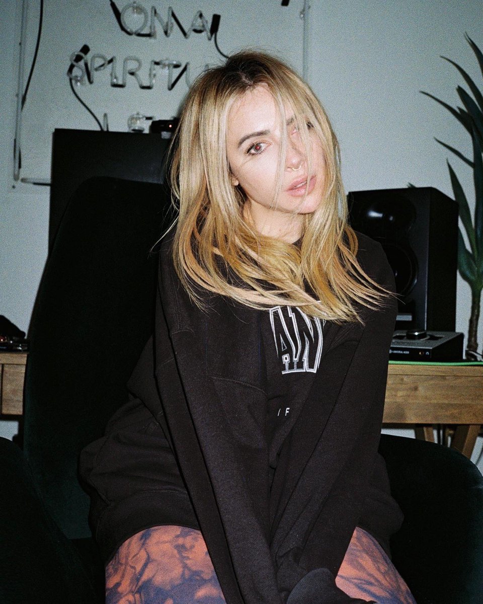 awonderland tweet picture