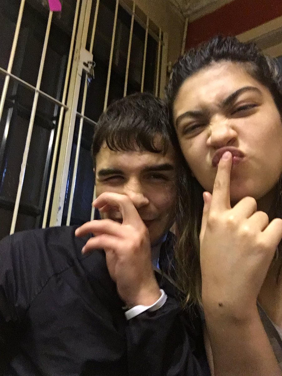 beeluramoss's tweet photo. A veces bien, a veces mal, a veces con ganas de matarnos y otras llenos de amor. Pero siempre remandola juntos y nunca dejando que ninguno este mal. Mi novio, mi amigo, mi mundo. Nunca me sueltes que aunque pasemos por altibajos todos los dias te amo un poco mas.
@jezieljjh https://t.co/Gdl5evF45c