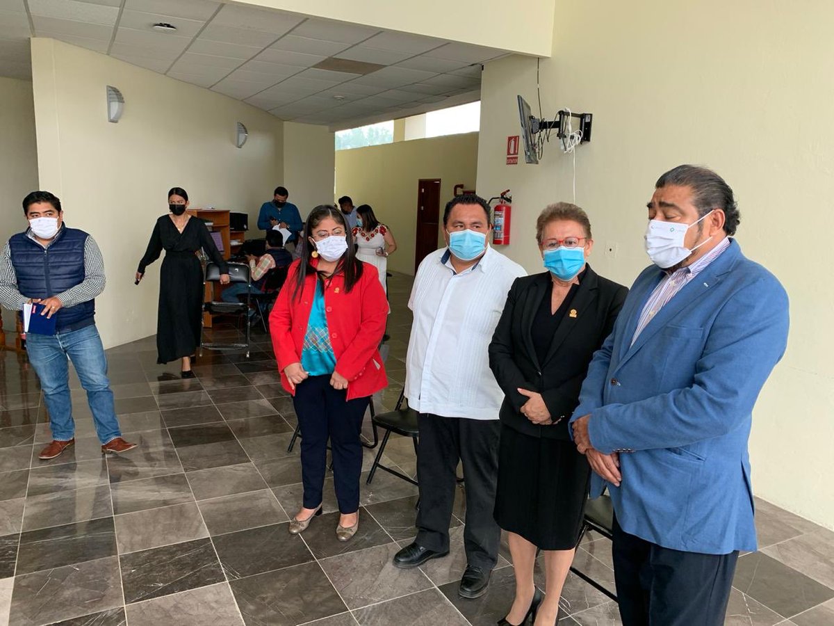 Ambiente_GobOax's tweet photo. En seguimiento a la atención a #CONIMER por parte de @GobOax a través de @segego_goboax, la #Semaedeso asistió a la reunión con diputados del @CongresoOaxLXIV, para escuchar los planteamientos que se hicieron respecto a la Ley para la Prevención y Gestión Integral de Residuos. https://t.co/Wi6ABUFTl0
