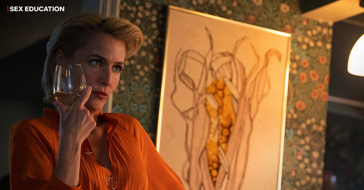 NetflixLAT's tweet photo. Solo una actriz como Gillian Anderson podría ser tan liberal como la Dra. Jean Milburn y tan conservadora como Margaret Thatcher. https://t.co/oahMhgLr91