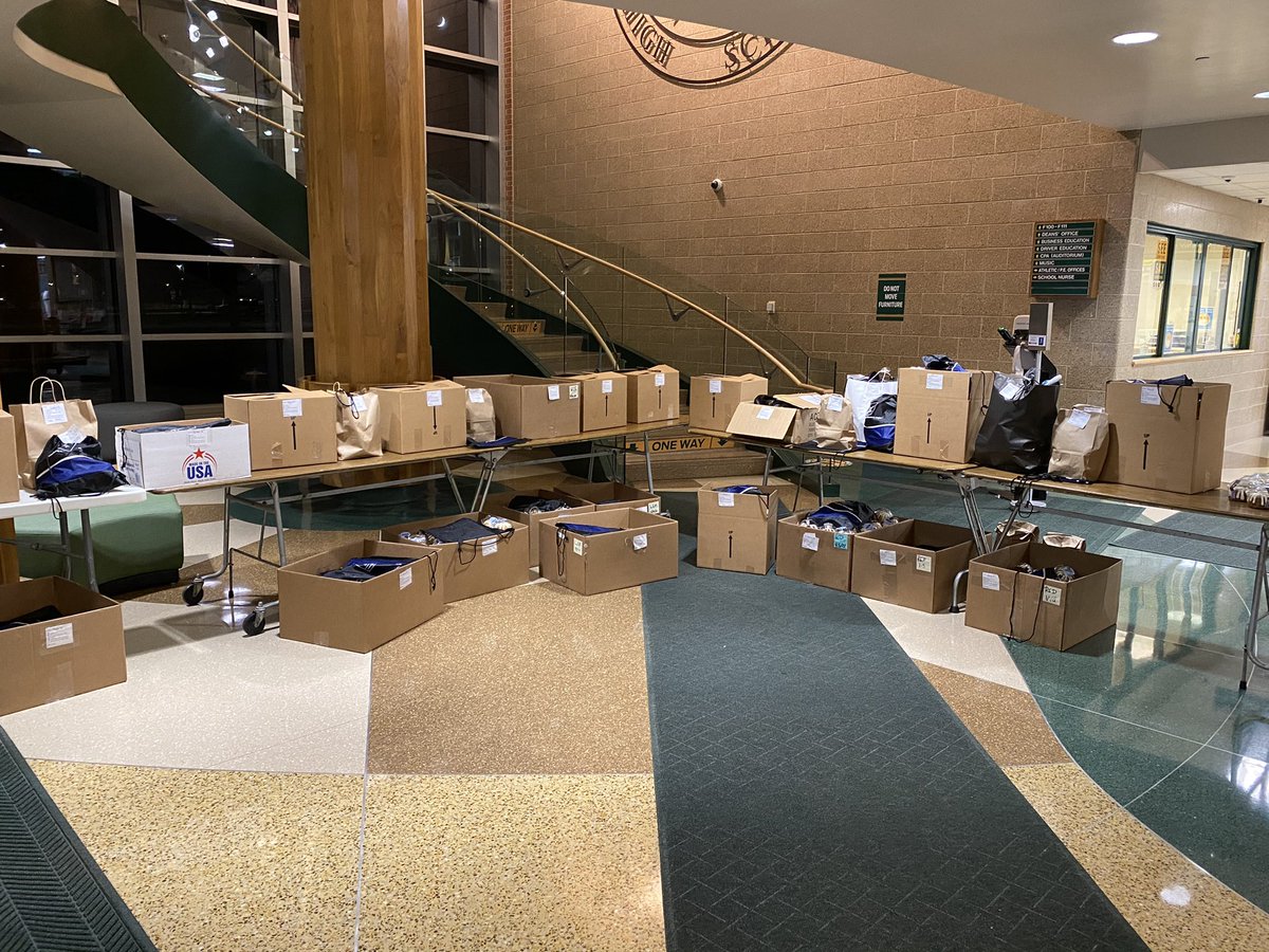 MmeMoritz's tweet photo. Over 1200 @nothingbundt bundlets ready to go home! AWESOME @gbnrelay4life fundraiser with amazing support. Special shout out to @glenbrooknorth SAO, admin, and parapros for helping organize these cakes! #GBNNow #D225Now @AmericanCancer https://t.co/aQjTWb9wg4