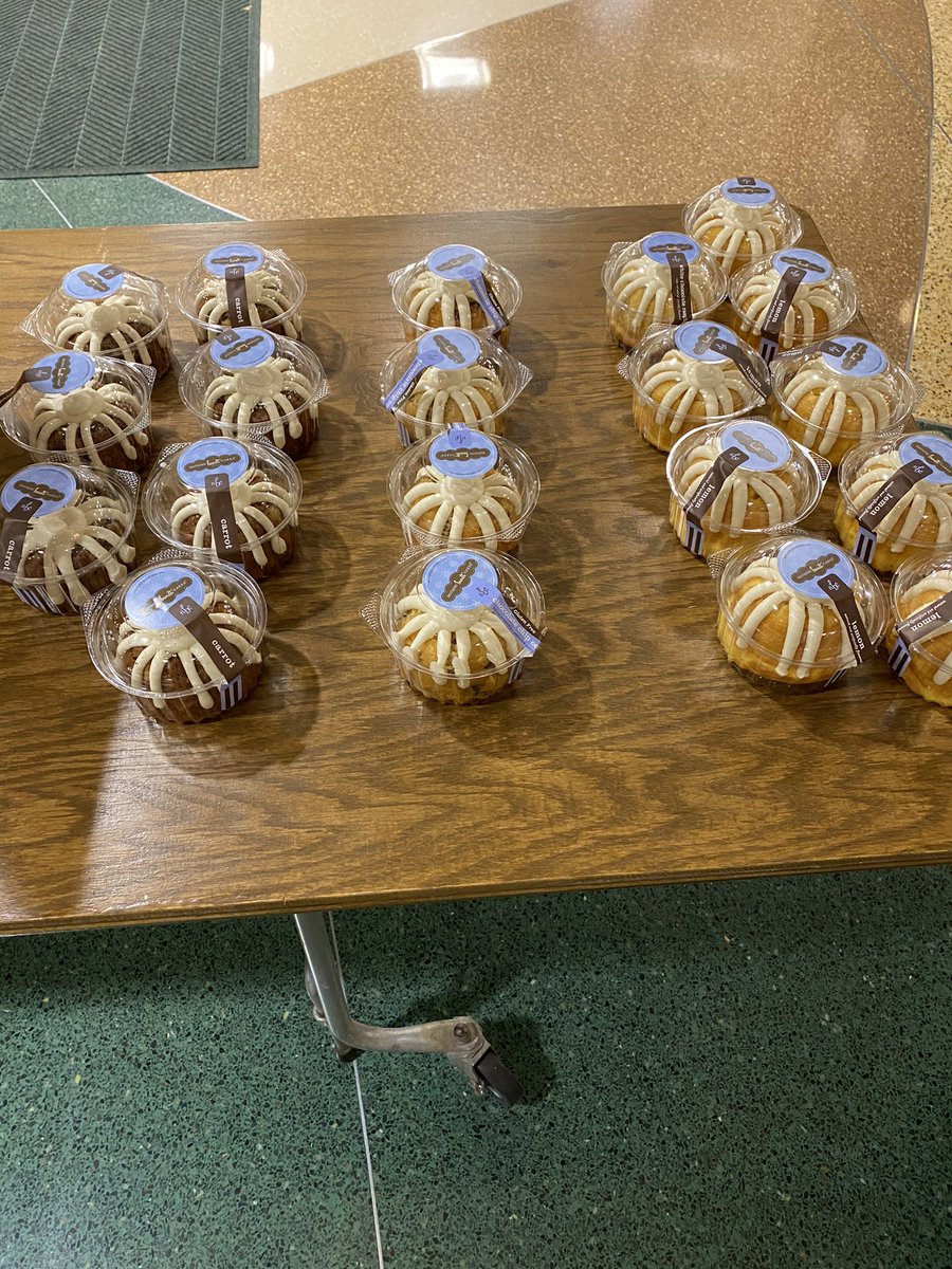 MmeMoritz's tweet photo. Over 1200 @nothingbundt bundlets ready to go home! AWESOME @gbnrelay4life fundraiser with amazing support. Special shout out to @glenbrooknorth SAO, admin, and parapros for helping organize these cakes! #GBNNow #D225Now @AmericanCancer https://t.co/aQjTWb9wg4