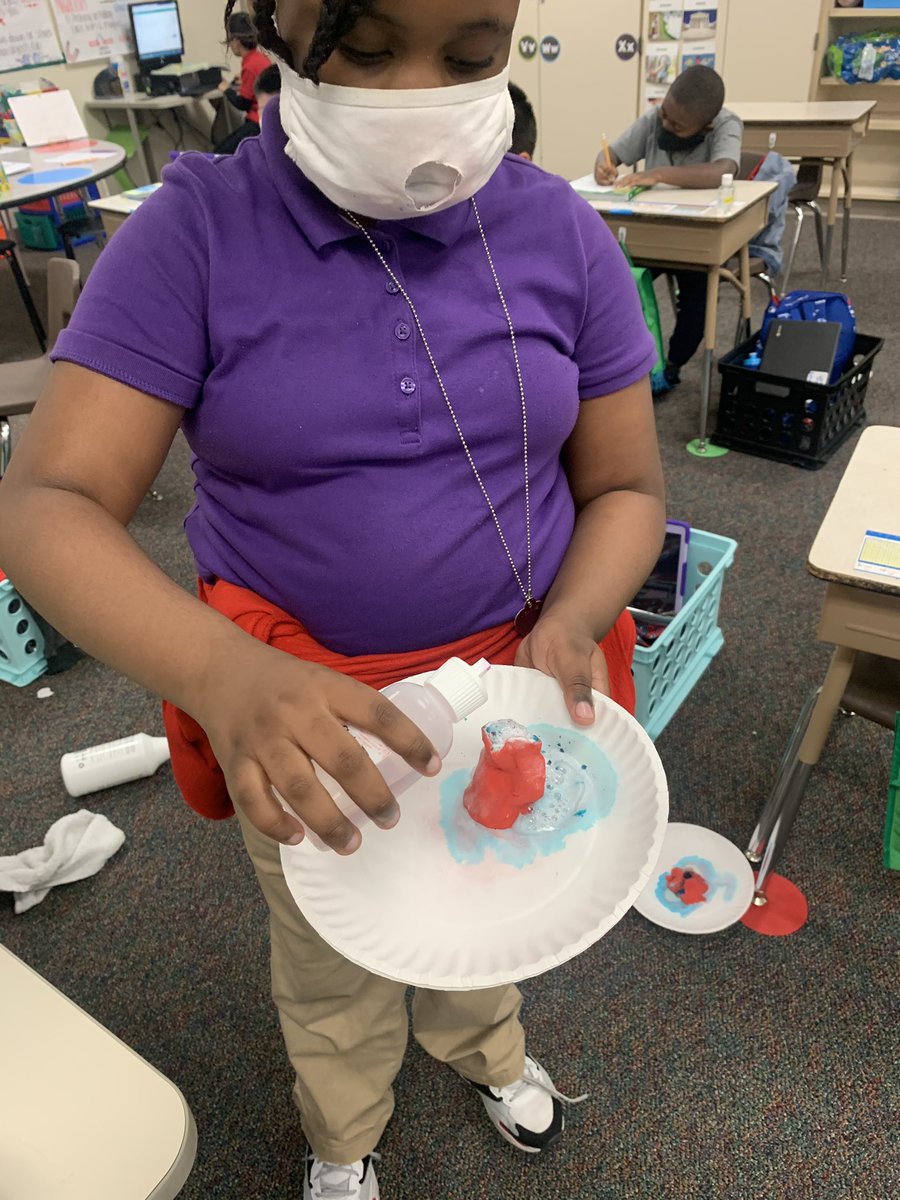 msrojas4th's tweet photo. 11.18.2020
Exploring the rapid changes to land caused by a volcanic eruption 🌋
@MissRice03 @HearneScience @hearnehusky @MrsSanchez_2013 https://t.co/7PF1XzVfJ7