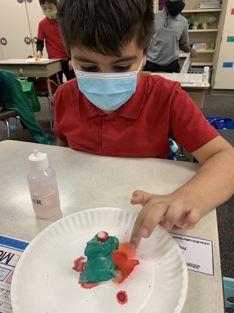 msrojas4th's tweet photo. 11.18.2020
Exploring the rapid changes to land caused by a volcanic eruption 🌋
@MissRice03 @HearneScience @hearnehusky @MrsSanchez_2013 https://t.co/7PF1XzVfJ7