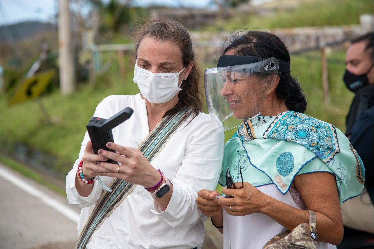 Karen Abudinen on Twitter: "Hoy continuamos acompañando al presidente  @IvanDuque en la atención de la emergencia ocasionada por el paso del  #HuracánIota en San Andrés, Providencia y Santa Catalina. Se entregaron  alimentos,