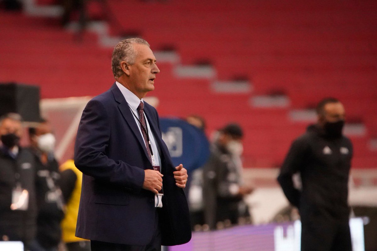 LaTri's tweet photo. ¡Para la #6oleadaHistórica, un traje formal de #Pical!🤵🏻
 
Gracias a ellos por vestir con elegancia 👔 a nuestro DT, el profesor #GustavoAlfaro. 

#PasiónPorElFútbol
#PasiónPorLaModa https://t.co/3Mxj8xX3On