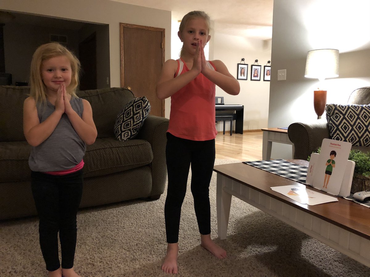 DonniaBehrends's tweet photo. Finishing off the day with some “yogurt” poses with the littles! #werunextension @NebExtMK https://t.co/QaKO07VR2K