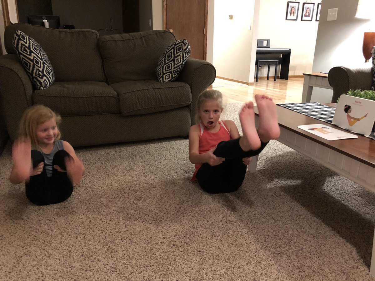 DonniaBehrends's tweet photo. Finishing off the day with some “yogurt” poses with the littles! #werunextension @NebExtMK https://t.co/QaKO07VR2K