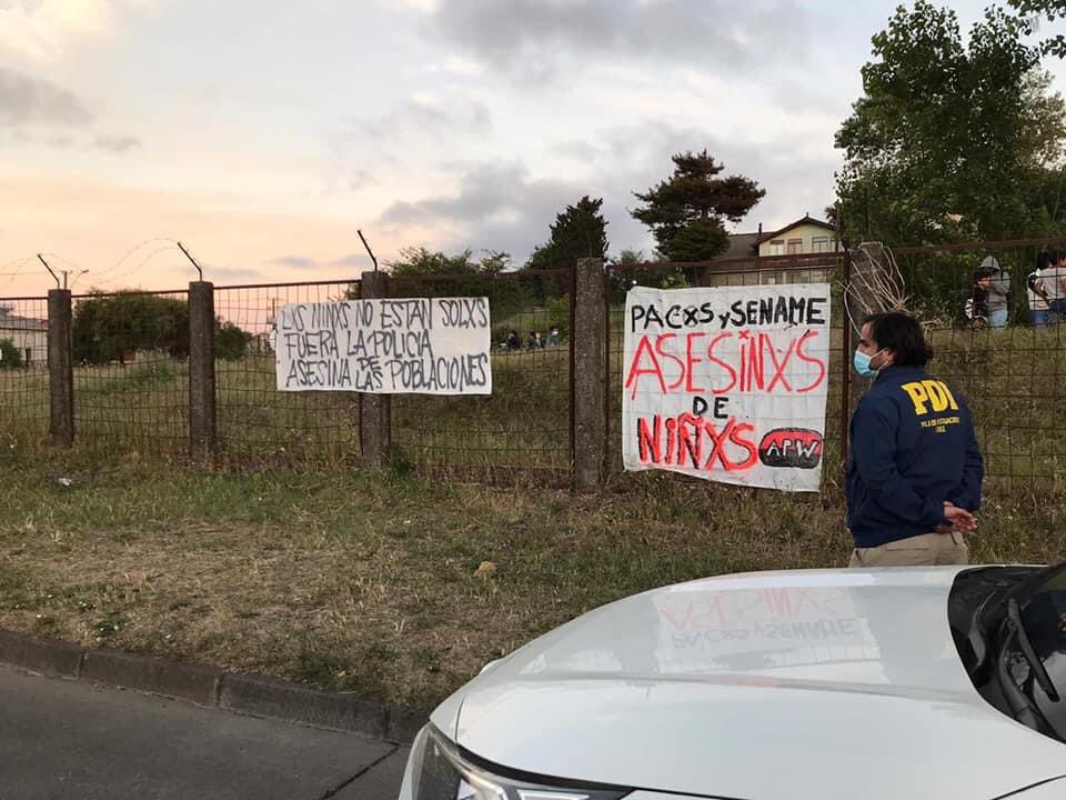 DaniGuzmanD20's tweet photo. No basta con encarcelar a nuestros niños y niñas, encima les disparan descaradamente.
¿CUANTOS HECHOS MÁS DEBEMOS PRESENCIAR?
#SENAME #TodosALaMoneda #FueraPiñera #FueraRozas #nomasename https://t.co/a2o9Iuu1VN