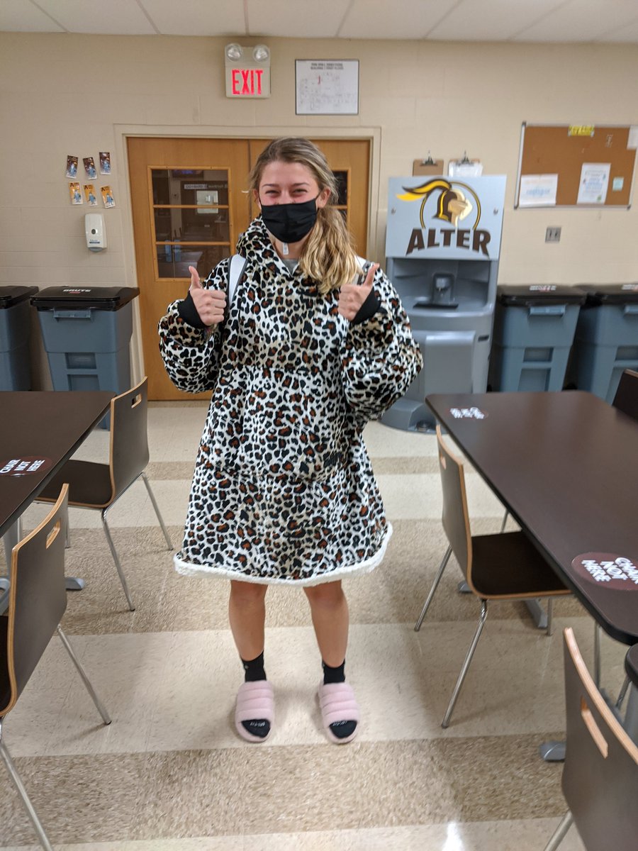 AlterGirlsBball's tweet photo. Senior @millerla20 would like to remind you to wear your mask, use hand sanitizer, and keep social distance. #Comfy #GoALK https://t.co/6hU34vrRsk