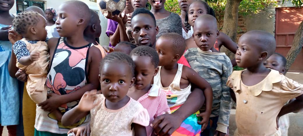 DhakabaMeddy3's tweet photo. Work with GoodHeart Children Centre to save an orphan https://t.co/DY5U00Bhr5