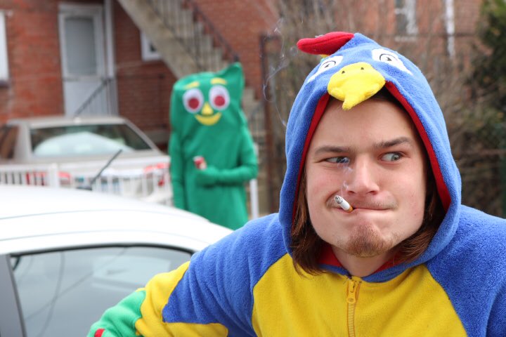 _bigweez's tweet photo. Gumby makes a friend https://t.co/qLlIlArxap